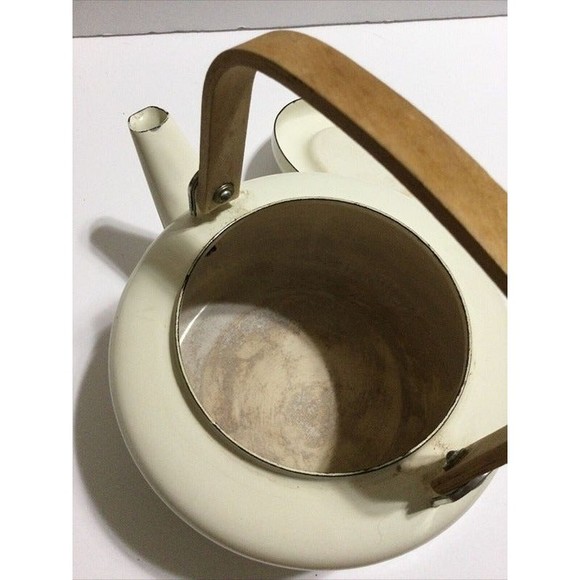 VINTAGE REFLECTIONS ENAMEL COOKWARE TEA KETTLES BEIGE WITH GRAY, AND BLUE & PINK - Picture 4 of 7